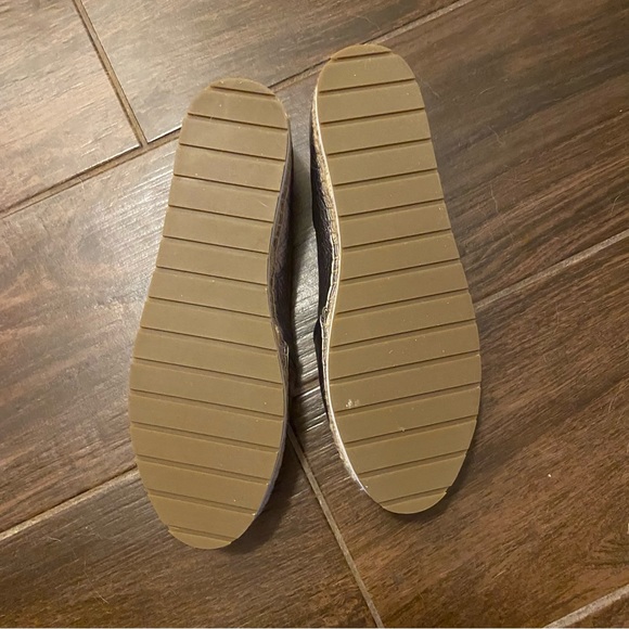 Kenneth Cole Cara Silver Espadrilles Size 9.5 - Picture 3 of 7